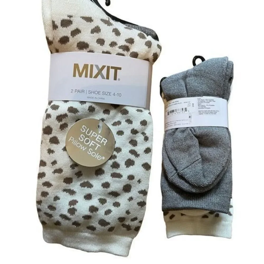 Women’s Crew Socks. 2 Pairs. NWT. Size 4-10